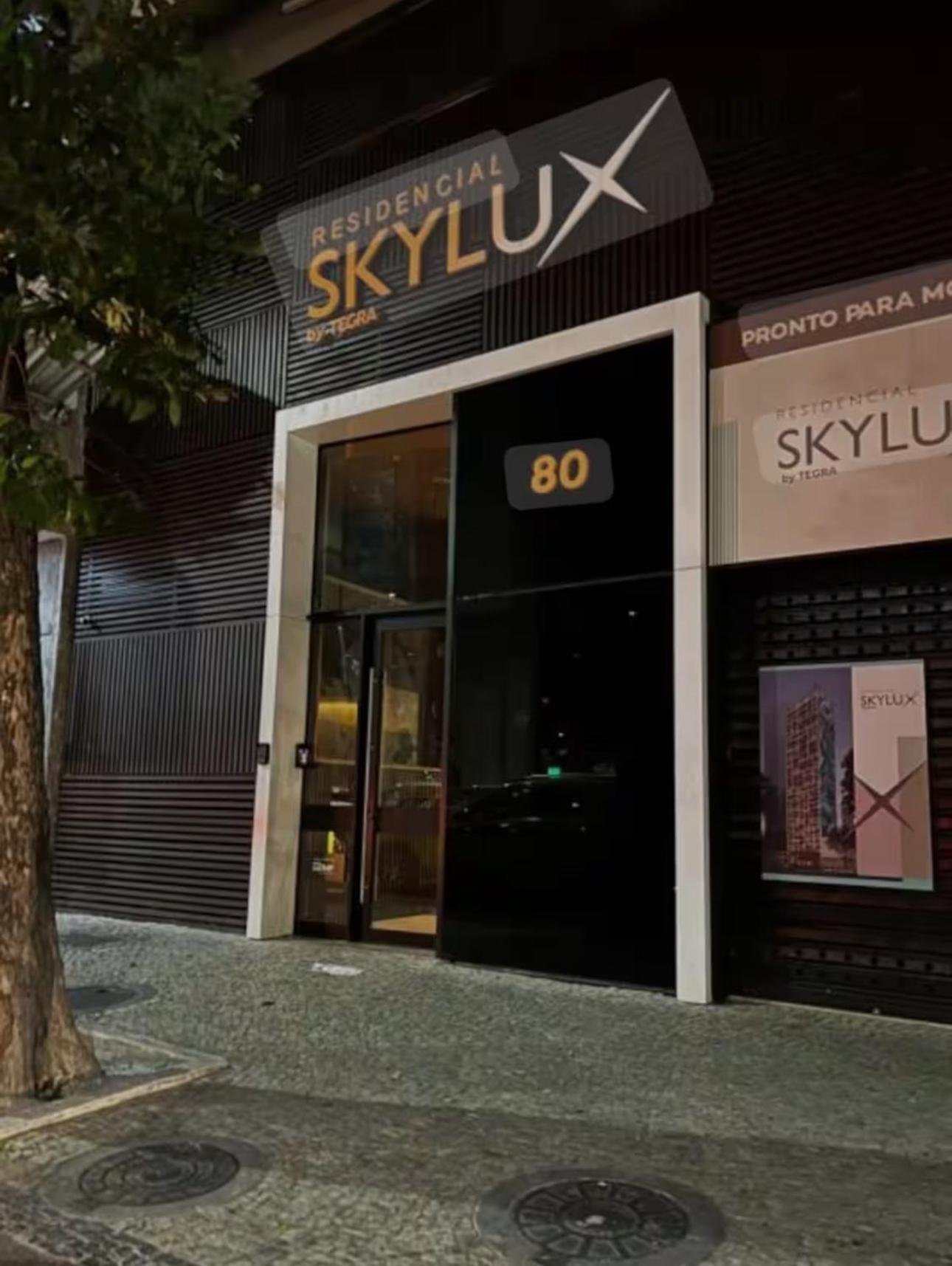 Skylux Flat Com Piscina Vaga E Varanda *